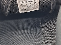 Paar sneakers, maat 36, balenciaga, triple s - afbeelding 10 van  10