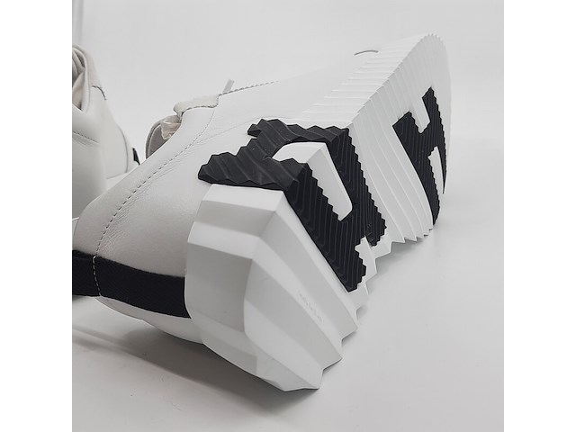 Paar sneakers, maat 37, hermés - afbeelding 2 van  11