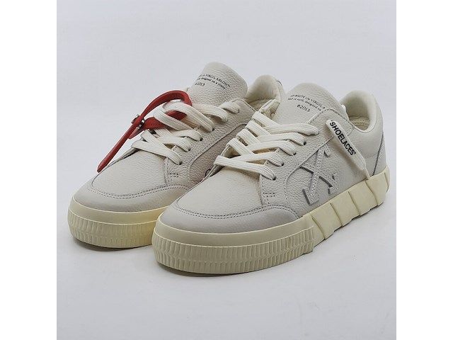 Paar sneakers, maat 37, off white, low vulcanized calf leathe beig - afbeelding 1 van  12