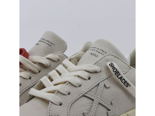 Paar sneakers, maat 37, off white, low vulcanized calf leathe beig - afbeelding 7 van  12