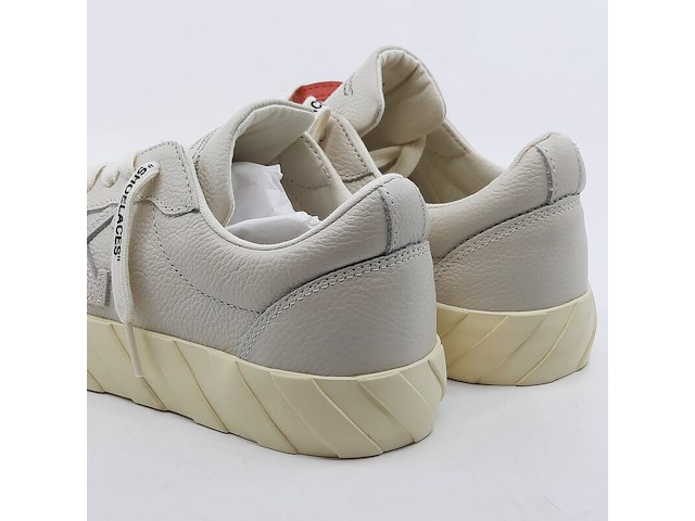 Paar sneakers, maat 37, off white, low vulcanized calf leathe beig - afbeelding 9 van  12