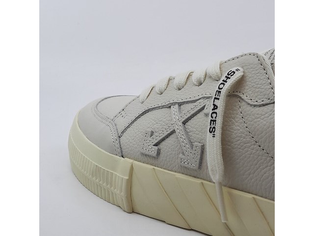 Paar sneakers, maat 37, off white, low vulcanized calf leathe beig - afbeelding 10 van  12