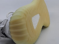 Paar sneakers, maat 40, adidas yeezy, cp9654 - afbeelding 2 van  11
