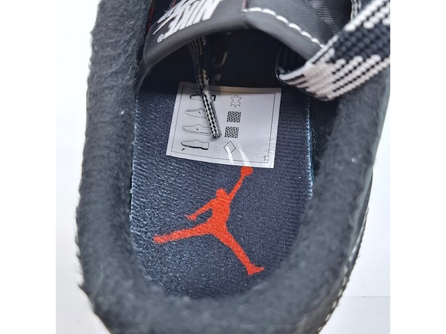 Paar sneakers, maat 41, air jordan x travis scott, dm7866-001 - afbeelding 3 van  11