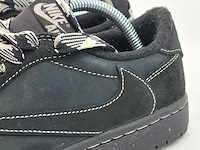 Paar sneakers, maat 41, air jordan x travis scott, dm7866-001 - afbeelding 5 van  11