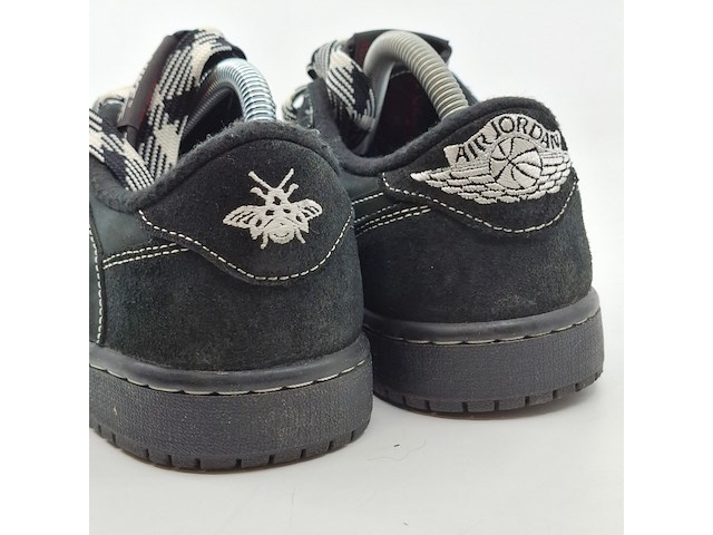Paar sneakers, maat 41, air jordan x travis scott, dm7866-001 - afbeelding 6 van  11