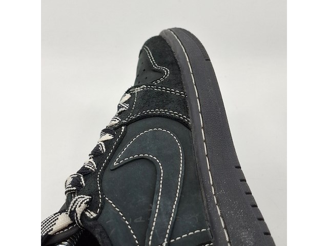 Paar sneakers, maat 41, air jordan x travis scott, dm7866-001 - afbeelding 8 van  11