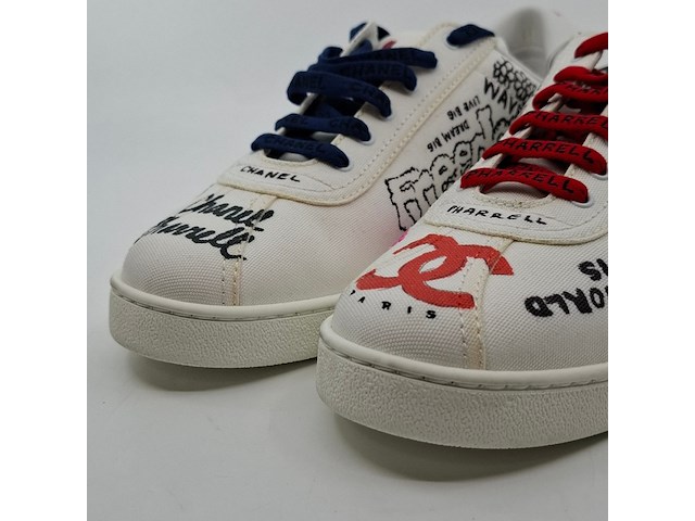 Paar sneakers, maat 42, chanel x pharrell williams, lg34878 - afbeelding 2 van  9