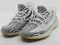 Paar sneakers, maat 43 1/3, adidas yeezy, cp9654