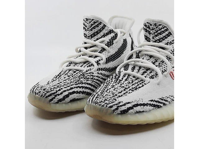 Paar sneakers, maat 43 1/3, adidas yeezy, cp9654 - afbeelding 3 van  10