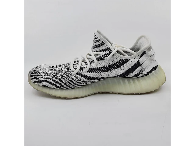 Paar sneakers, maat 43 1/3, adidas yeezy, cp9654 - afbeelding 6 van  10