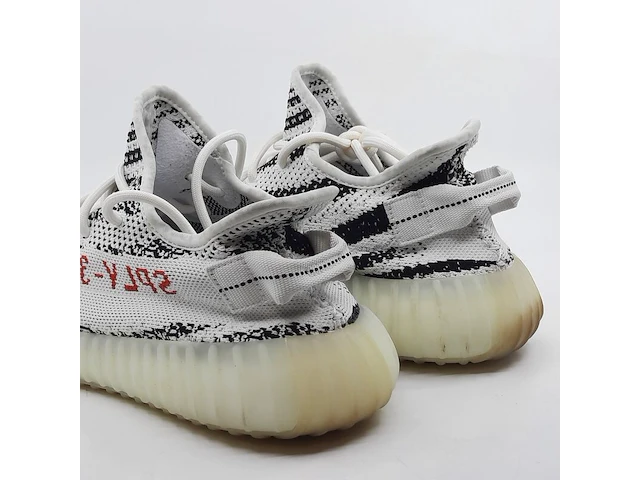 Paar sneakers, maat 43 1/3, adidas yeezy, cp9654 - afbeelding 7 van  10