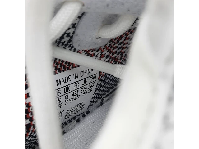 Paar sneakers, maat 43 1/3, adidas yeezy, cp9654 - afbeelding 9 van  10