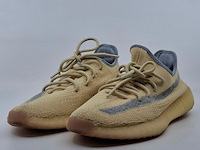 Paar sneakers, maat 43 1/3, adidas yeezy, fy5158