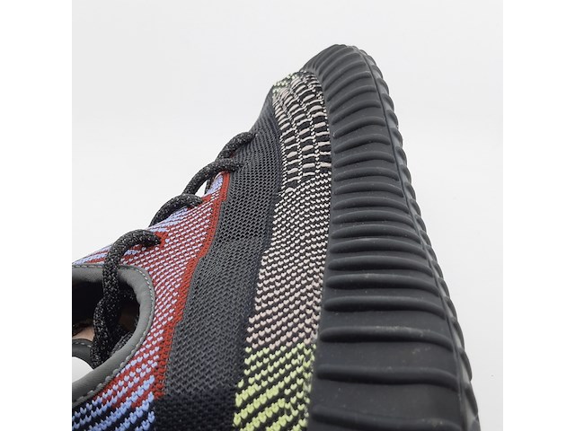 Paar sneakers, maat 43,5, adidas yeezy, fw5190 - afbeelding 2 van  12