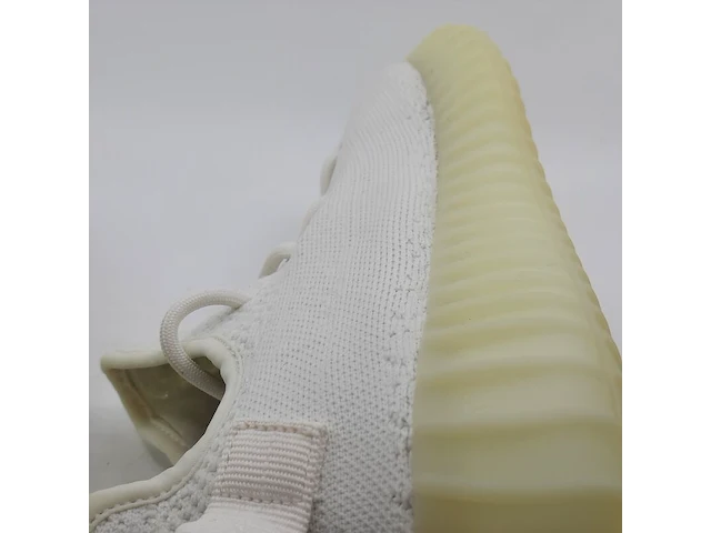 Paar sneakers, maat 44, adidas yeezy, cp9366 - afbeelding 2 van  12