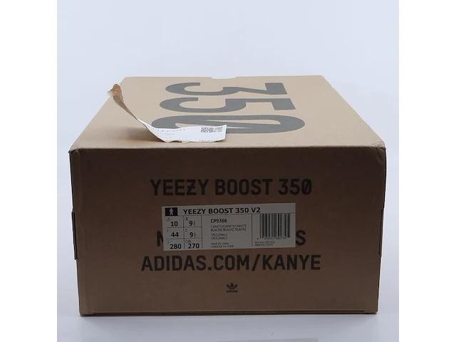 Paar sneakers, maat 44, adidas yeezy, cp9366 - afbeelding 4 van  12