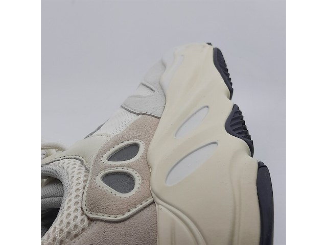 Paar sneakers, maat 44, adidas yeezy, eg7596 - afbeelding 2 van  12