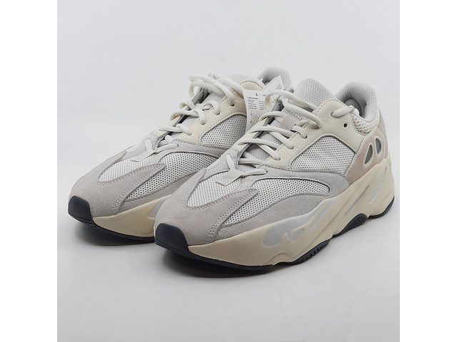 Paar sneakers, maat 44, adidas yeezy, eg7596 - afbeelding 1 van  12