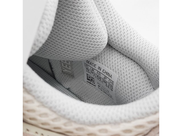Paar sneakers, maat 44, adidas yeezy, eg7596 - afbeelding 12 van  12