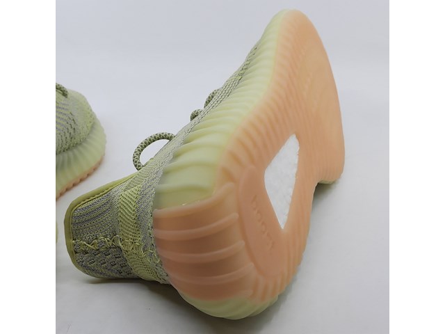 Paar sneakers, maat 44, adidas yeezy, fv3250 - afbeelding 2 van  11