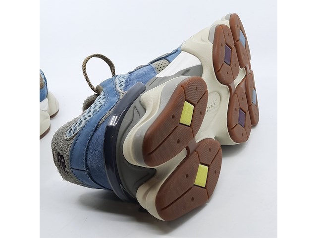 Paar sneakers, maat 44, new balance, u9060bd1, 2022 - afbeelding 2 van  11