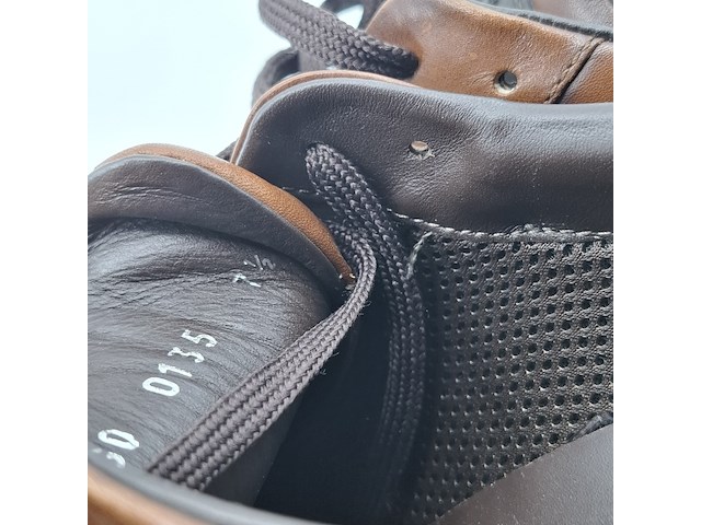 Paar sneakers, maat 7 1/2, louis vuitton, go 0135 - afbeelding 9 van  10