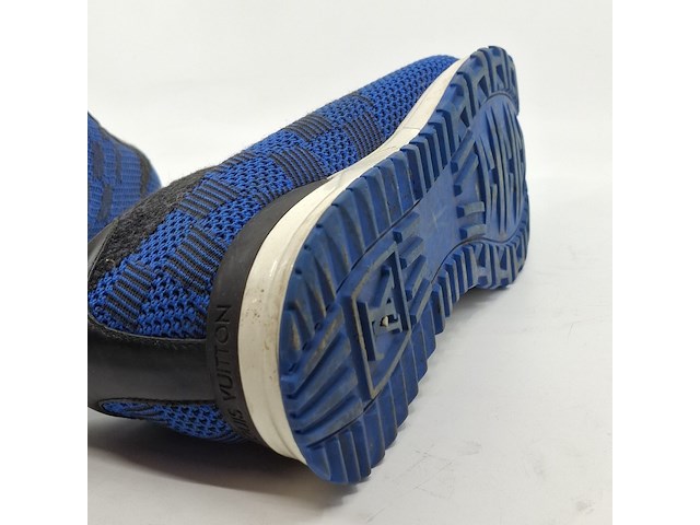 Paar sneakers, maat 7, louis vuitton, go 1117 - afbeelding 2 van  10