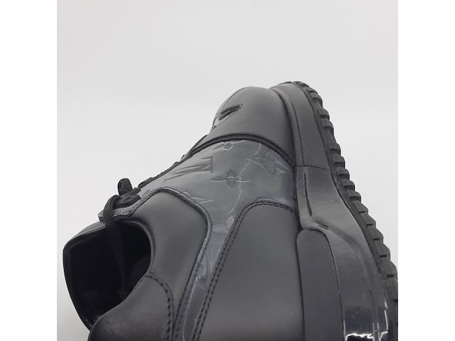 Paar sneakers, maat 7, louis vvuitton, ms 0233 - afbeelding 2 van  11