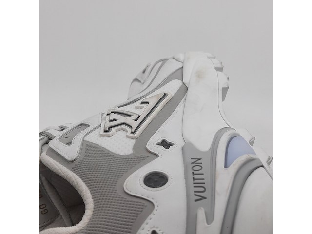 Paar sneakers, maat 8, louis vuitton, go 0223 - afbeelding 2 van  11