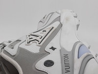 Paar sneakers, maat 8, louis vuitton, go 0223 - afbeelding 2 van  11