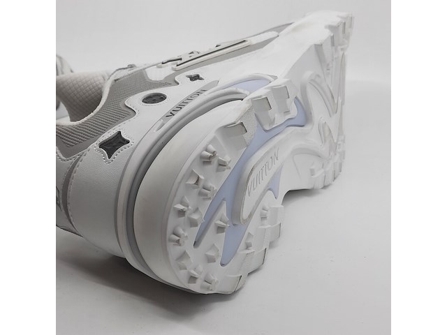 Paar sneakers, maat 8, louis vuitton, go 0223 - afbeelding 3 van  11