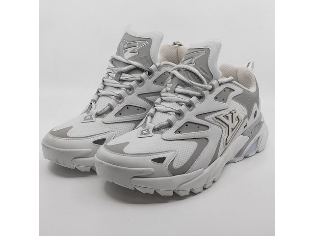 Paar sneakers, maat 8, louis vuitton, go 0223 - afbeelding 1 van  11