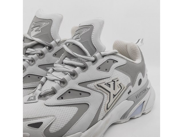 Paar sneakers, maat 8, louis vuitton, go 0223 - afbeelding 5 van  11