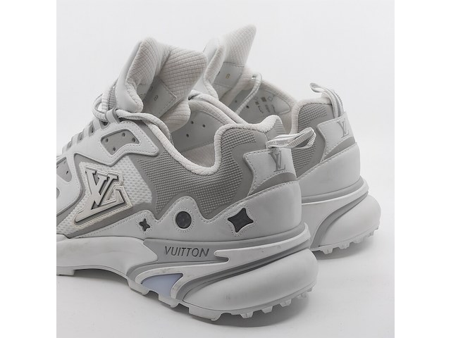 Paar sneakers, maat 8, louis vuitton, go 0223 - afbeelding 8 van  11