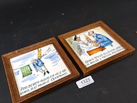 Paar tegels in houten lijst - afbeelding 1 van  5