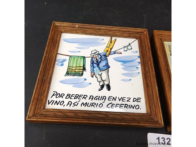 Paar tegels in houten lijst - afbeelding 2 van  5