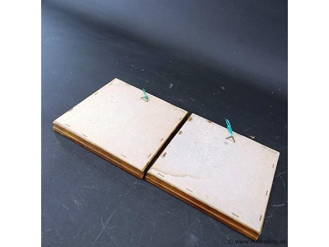 Paar tegels in houten lijst - afbeelding 5 van  5