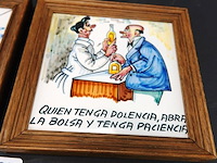 Paar tegels in houten lijst - afbeelding 3 van  5