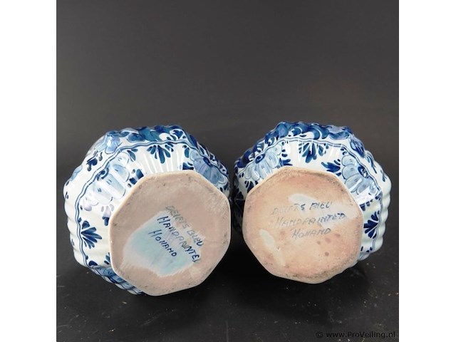 Paar traditionele, handgeschilderde delftsblauwe knobbelvazen (ook wel kalebasvazen genoemd) - afbeelding 5 van  5