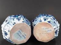 Paar traditionele, handgeschilderde delftsblauwe knobbelvazen (ook wel kalebasvazen genoemd) - afbeelding 5 van  5