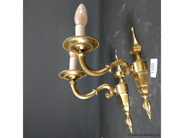Paar vergulde tot lampvoet gemaakte wandkandelaren - afbeelding 1 van  5