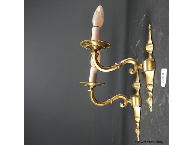 Paar vergulde tot lampvoet gemaakte wandkandelaren - afbeelding 4 van  5