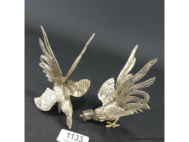 Paar verzilverde vechthanen - afbeelding 2 van  5