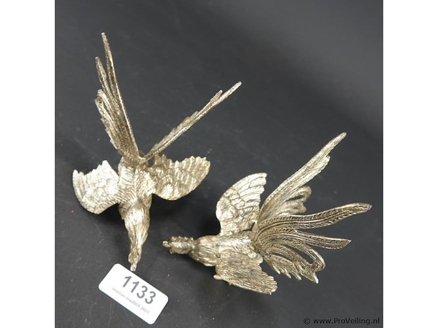 Paar verzilverde vechthanen - afbeelding 3 van  5