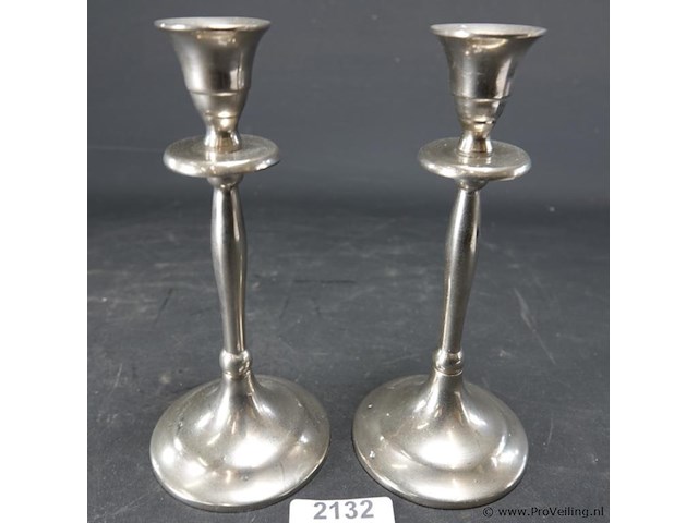 Paar verzilverende kandelaren - afbeelding 1 van  5