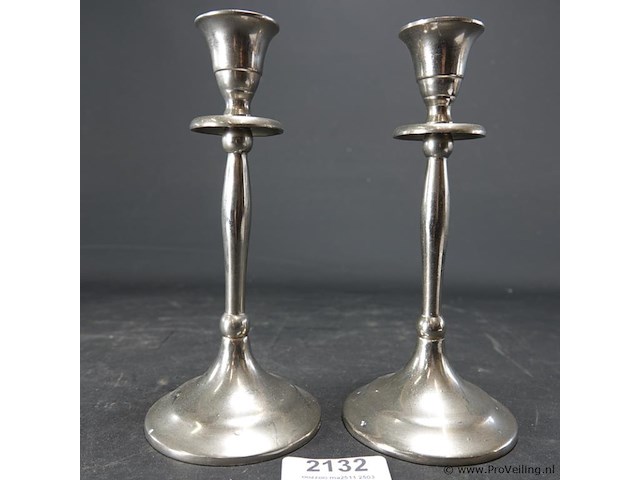 Paar verzilverende kandelaren - afbeelding 2 van  5