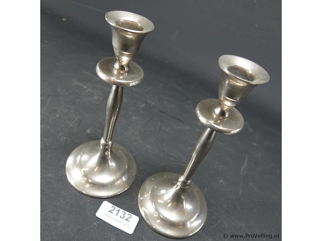 Paar verzilverende kandelaren - afbeelding 3 van  5