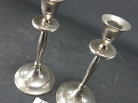 Paar verzilverende kandelaren - afbeelding 3 van  5