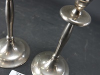 Paar verzilverende kandelaren - afbeelding 4 van  5